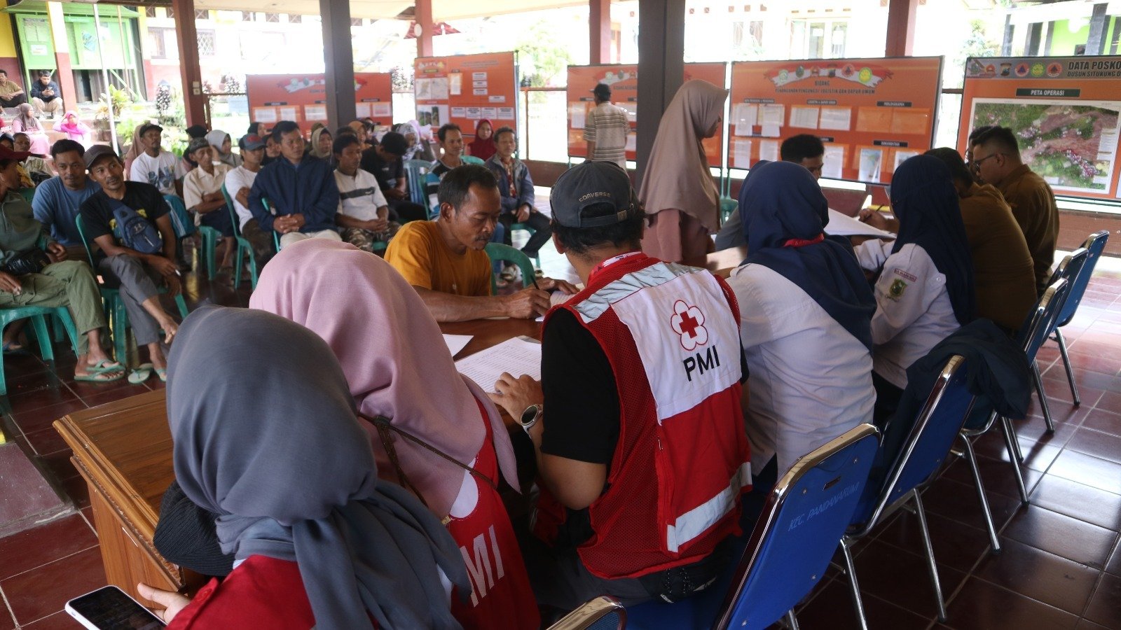 218 KK Korban Longsor Situkung Terima Bantuan Tahap 4 Hasil Donasi Masyarakat Melalui PMI